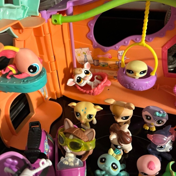 Littlest Pet Shop Orange Playset Dolls - Picture 6 of 12